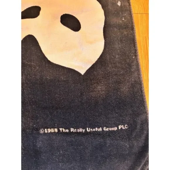 1988 Phantom of the Opera Vintage Beach Towel 32" x 56" Small Tear - Picture 2 of 5